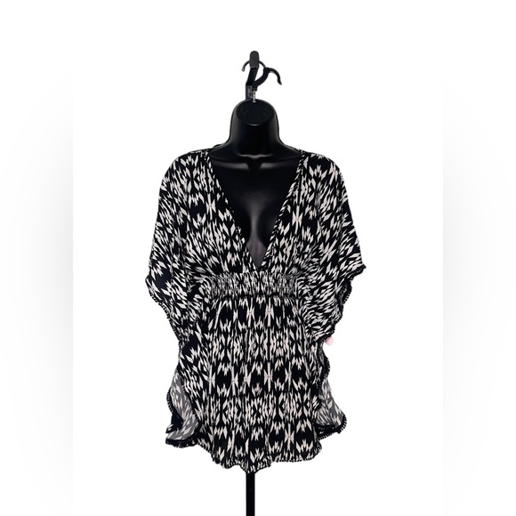 Victorias Secret V Neck Open Back Geometric Cover Up Top Size XS - Picture 1 of 5